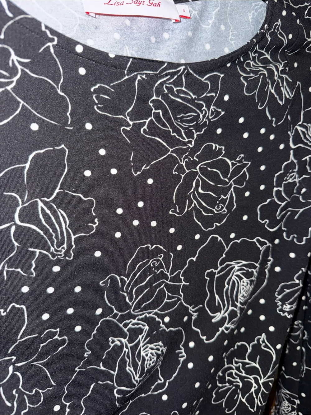 Lisa Says Gah Black Long-Sleeve Floral Print Top - Picture 3 of 8